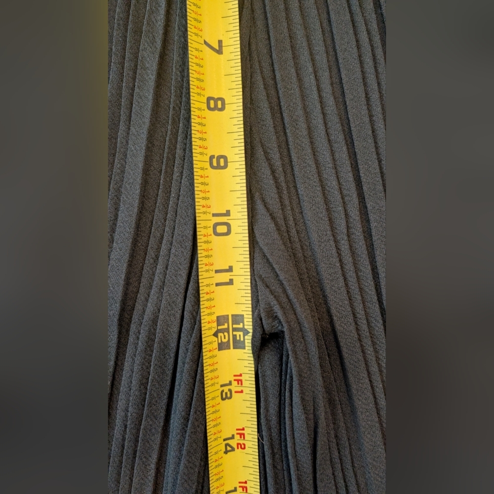 Black Wide-Leg Pleated Pants - Picture 5 of 10